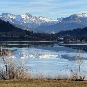 Alpsee bei Immenstadt mit spiegelnden Bergen