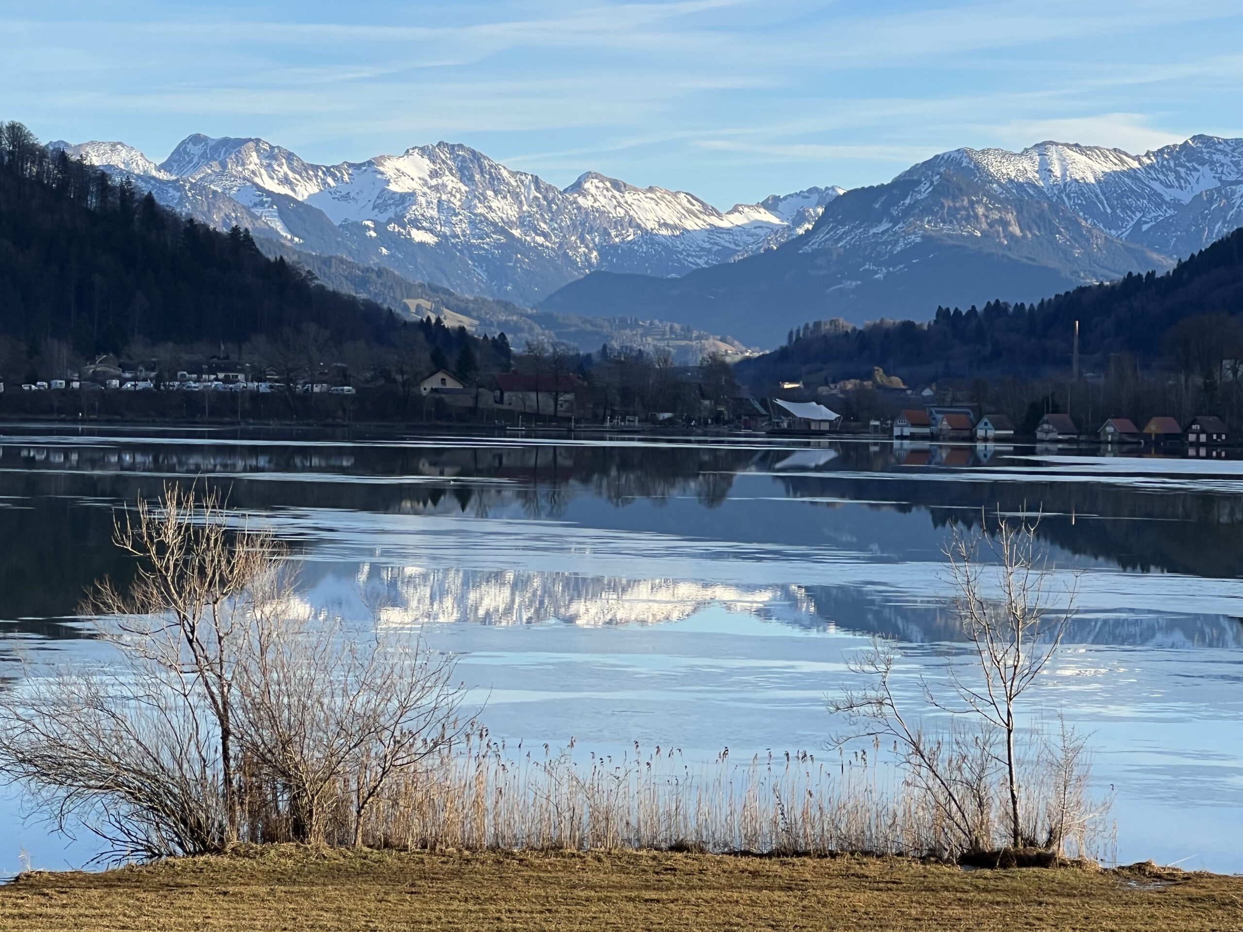 Alpsee bei Immenstadt mit spiegelnden Bergen