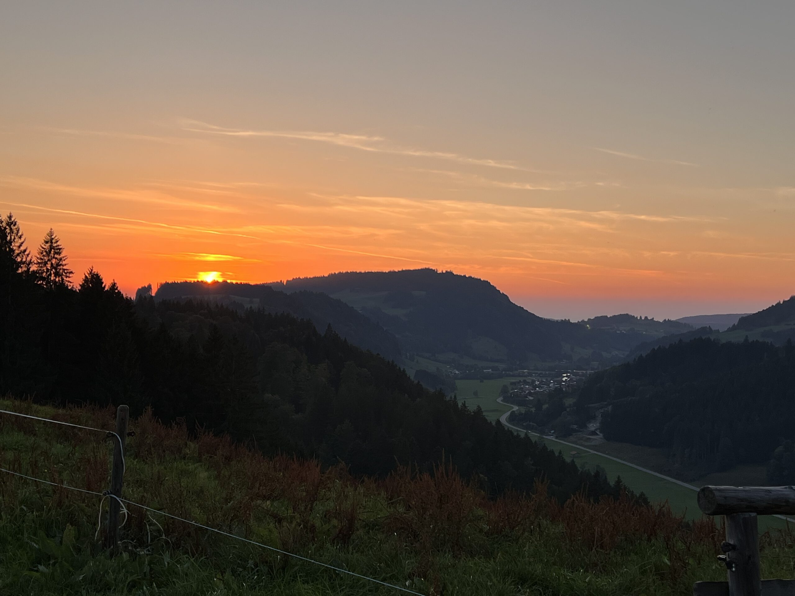 Sonnenuntergang im Missener Tal auf der Juget Alpe