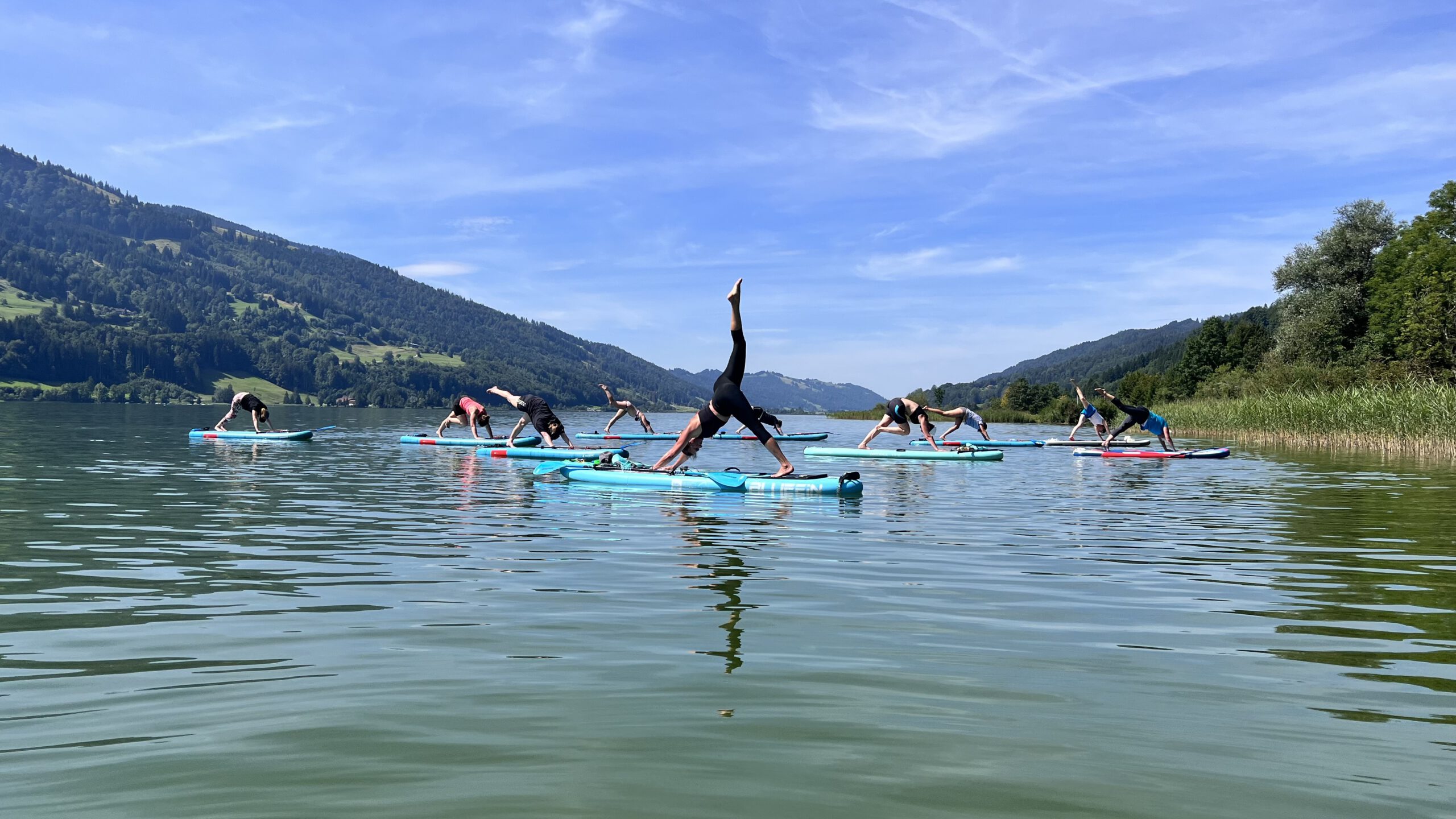 Sup-Yoga auf dem Alpsee bei Immenstadt von Adharayoga